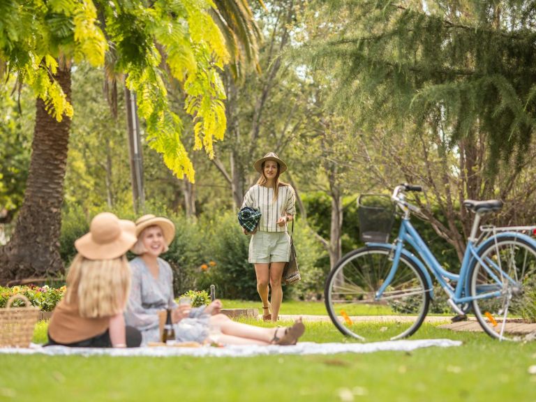 Picnic in the Victory Memorial Gardens