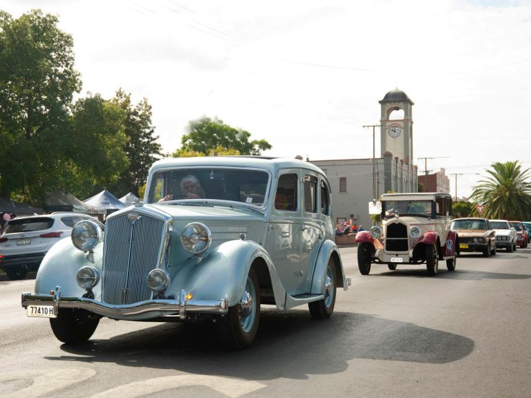 Old cars driving past Gunnedah Town Hall