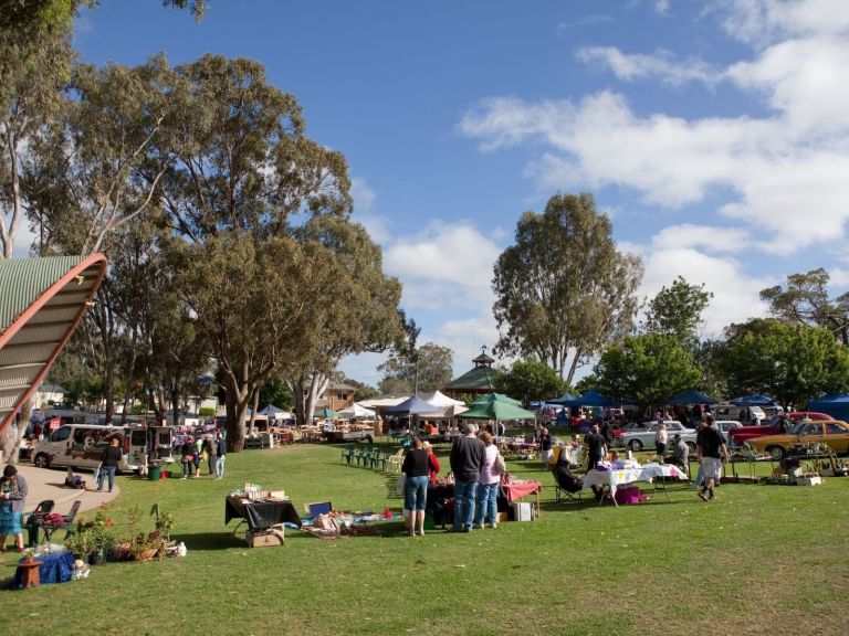 Moama Market