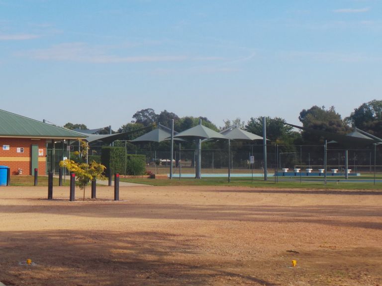 Howlong Swimming pool entrance and car park