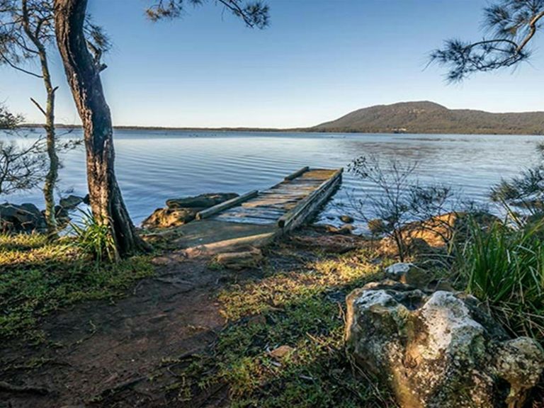 Queens Lake Nature Reserve. Photo: John Spencer &copy; DPIE